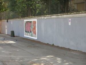 Il muro dell'ingresso ripulito